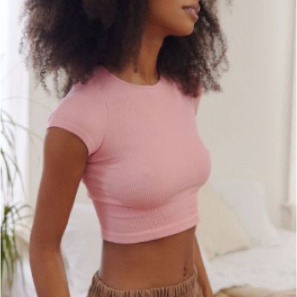 NWOT - Urban Outfitters bright pink ribbed crop top